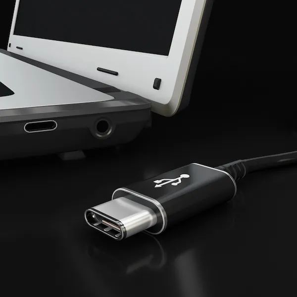 USB-C充電器的功能越來(lái)越強(qiáng)大，PowiGaN解決方案能使它們保持小巧和高效